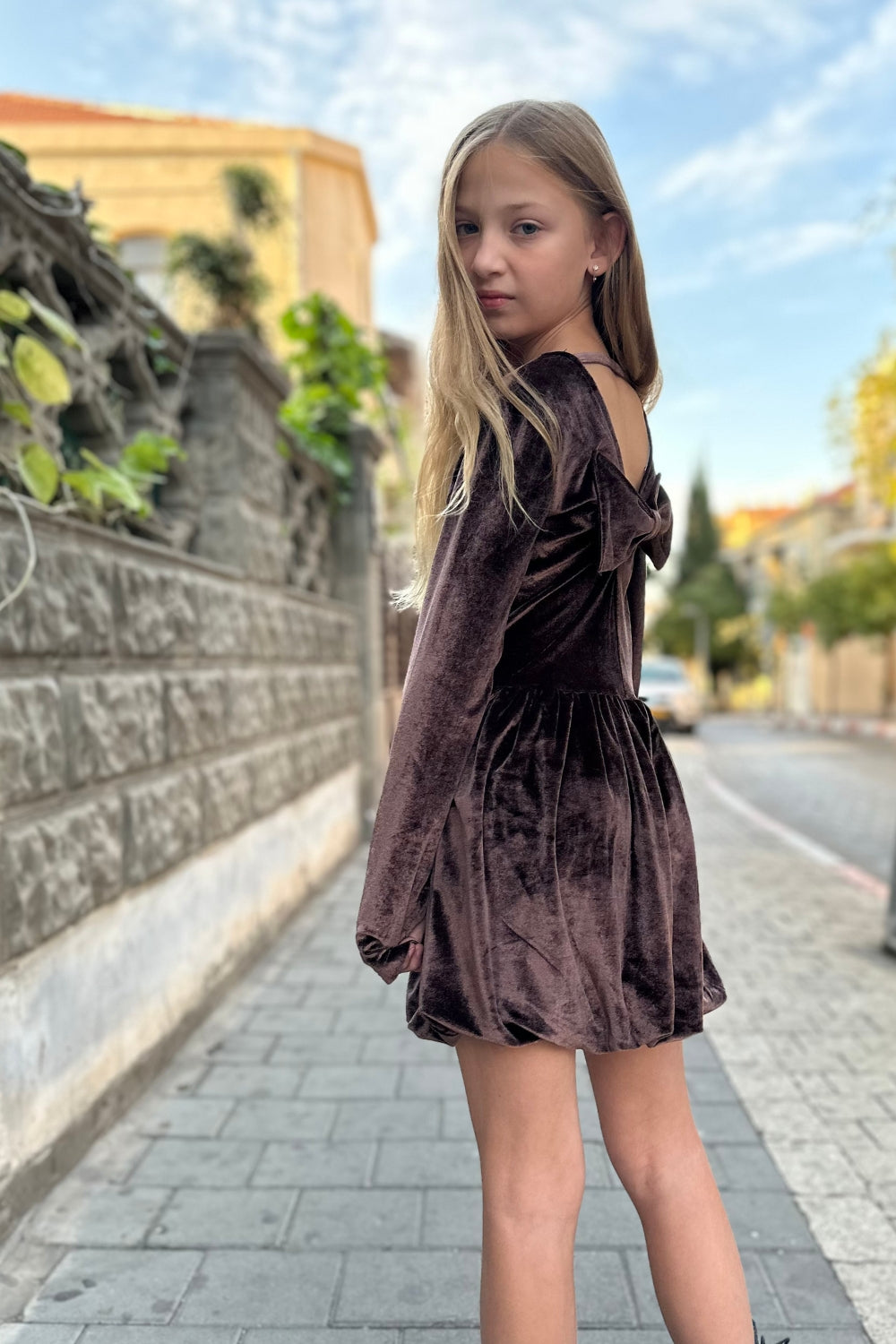 שמלה קטיפה פפיון בגב