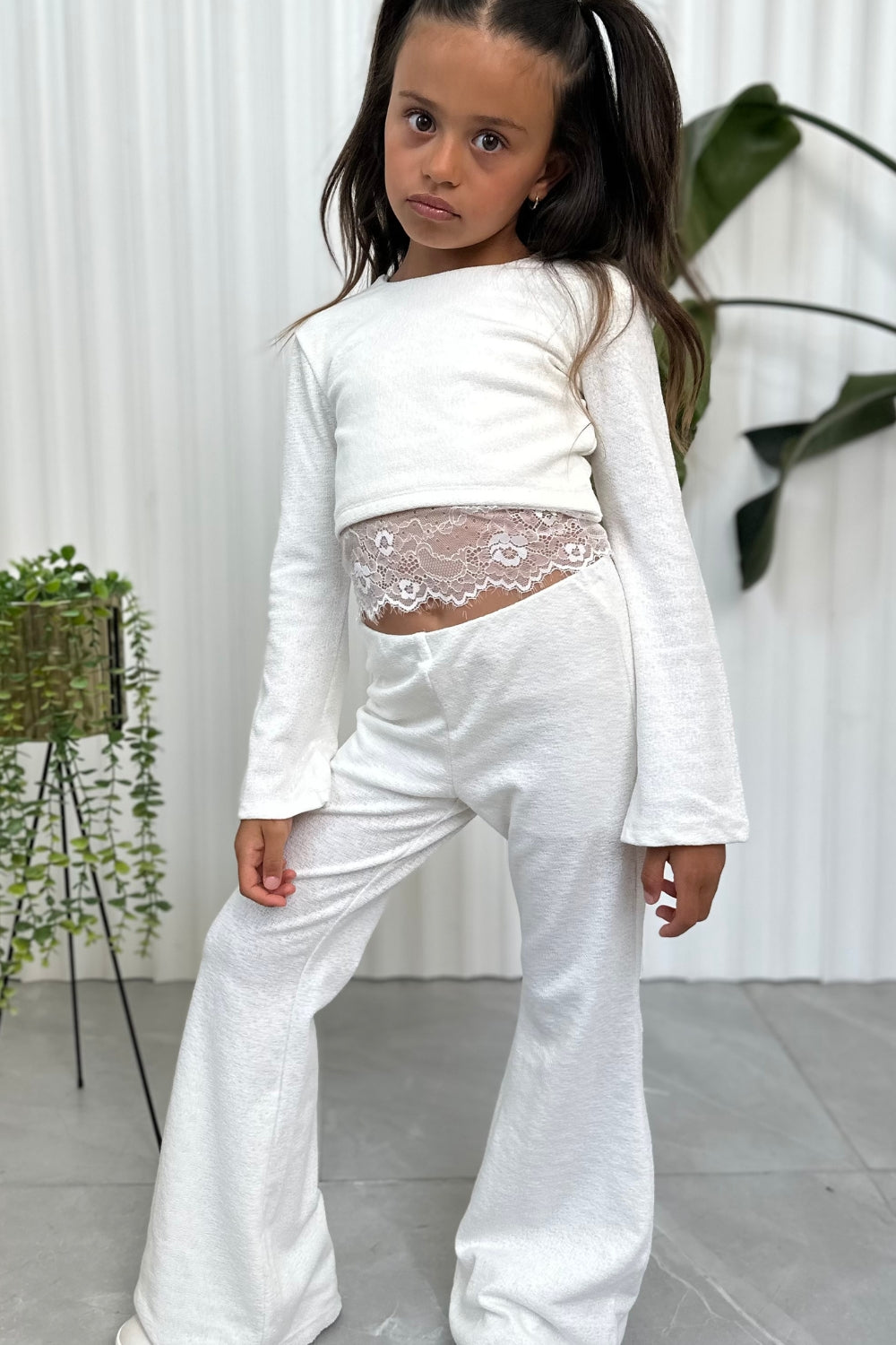 חליפת מכנסיים וחולצה תחרה פפיון