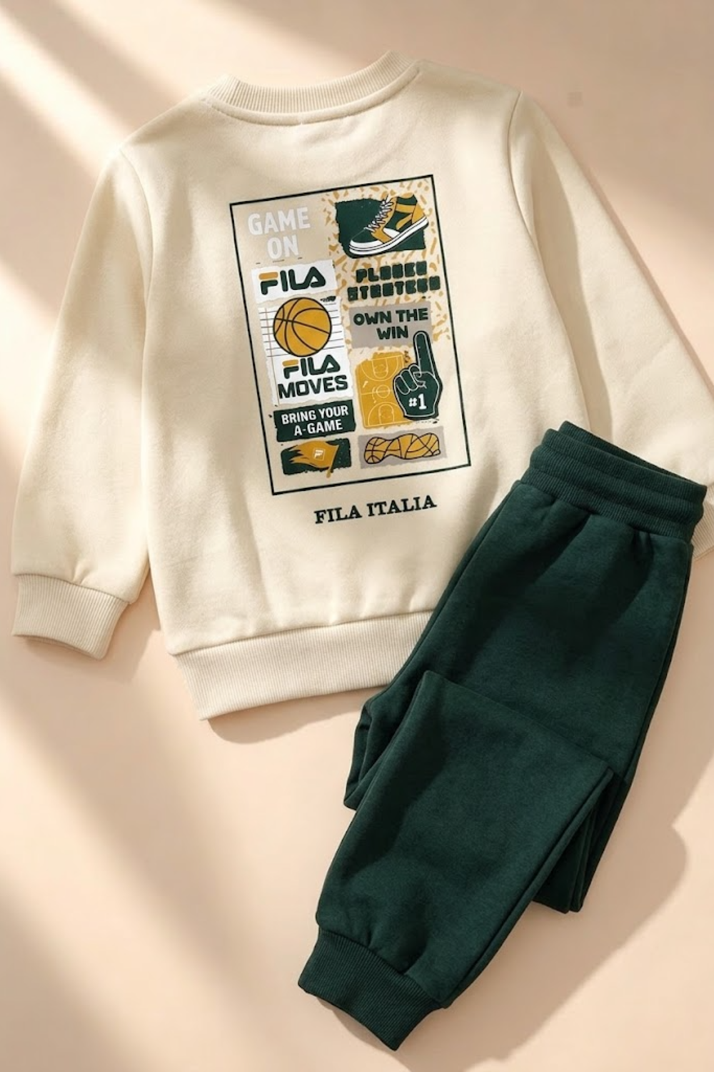 גב סווטשירט פוטר FILA לבנים בצבע בז עם הדפס כדורסל GAME ON - דגם 122019456