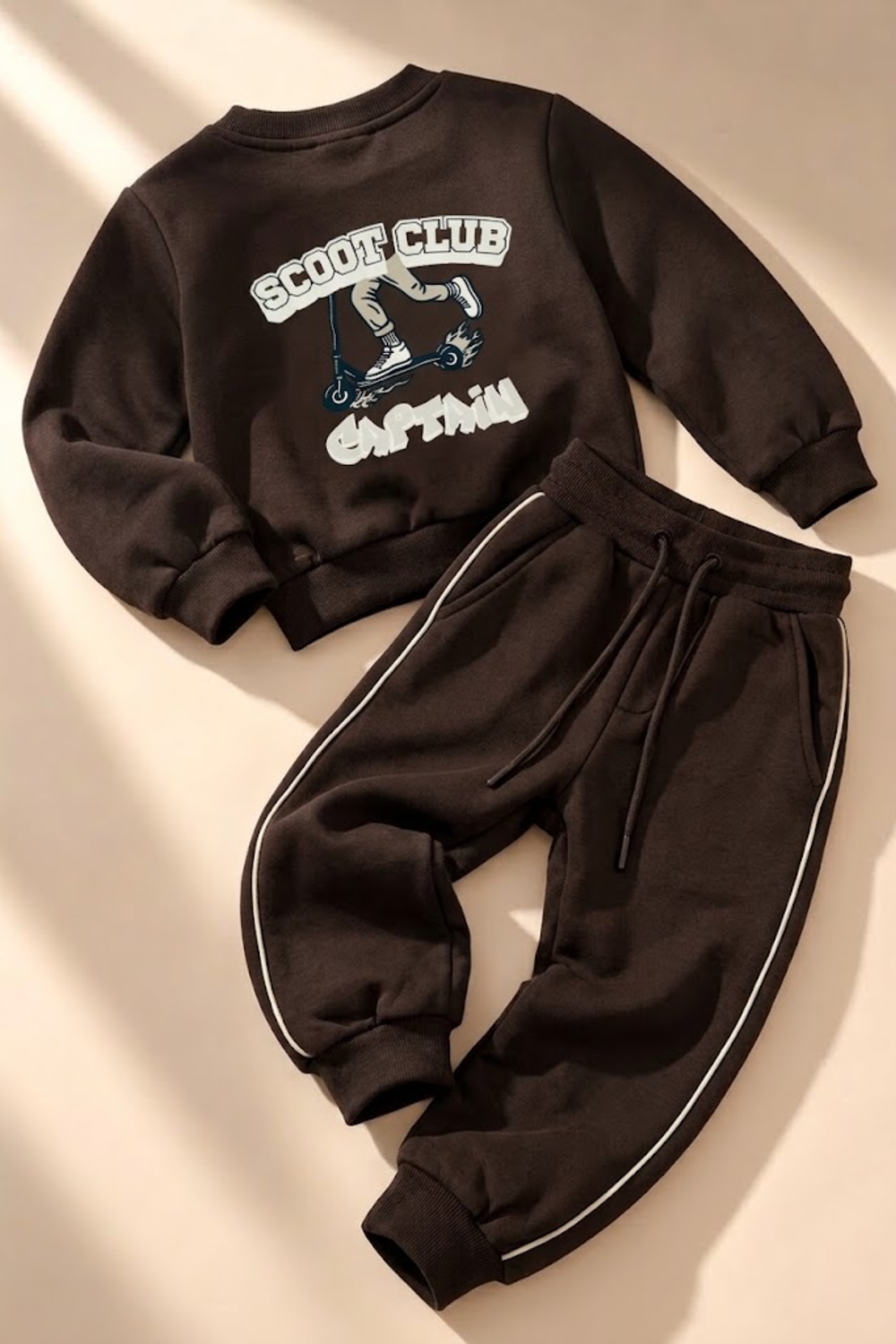 גב סווטשירט פוטר FILA לבנים בצבע שוקולד עם הדפס SCOOT CLUB CAPTAIN - דגם 122019471