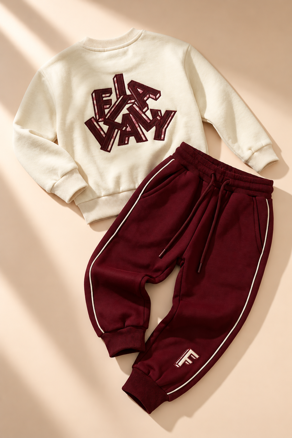 גב סווטשירט FILA בז עם רקמת FILA ITALY תלת מימדית ומכנס בורדו - דגם 122019411
